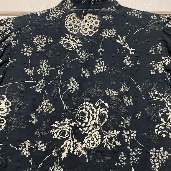 Max Edition Button Down Blouse - Picture 5 of 5